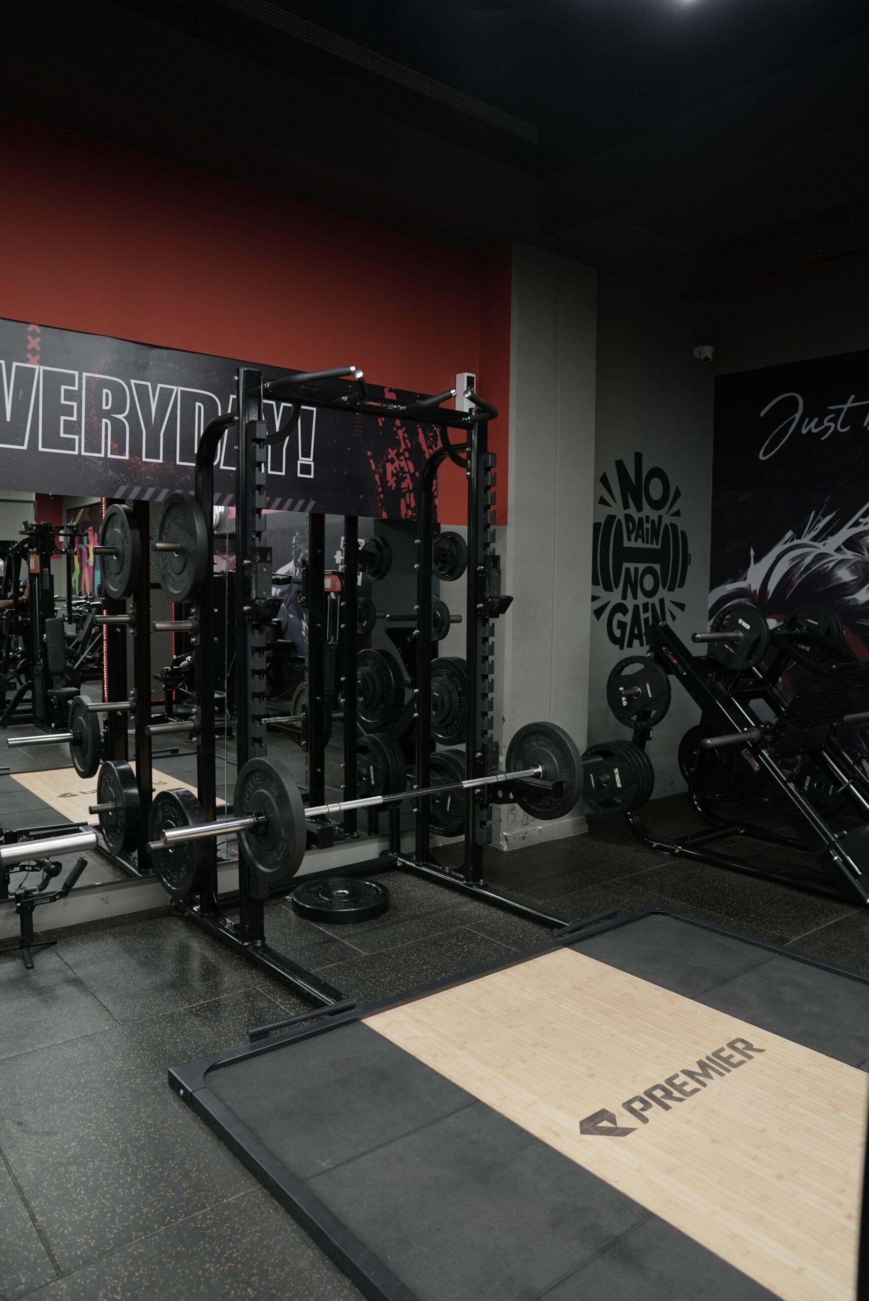 Transformation-focused fitness environment at GymHawkZone